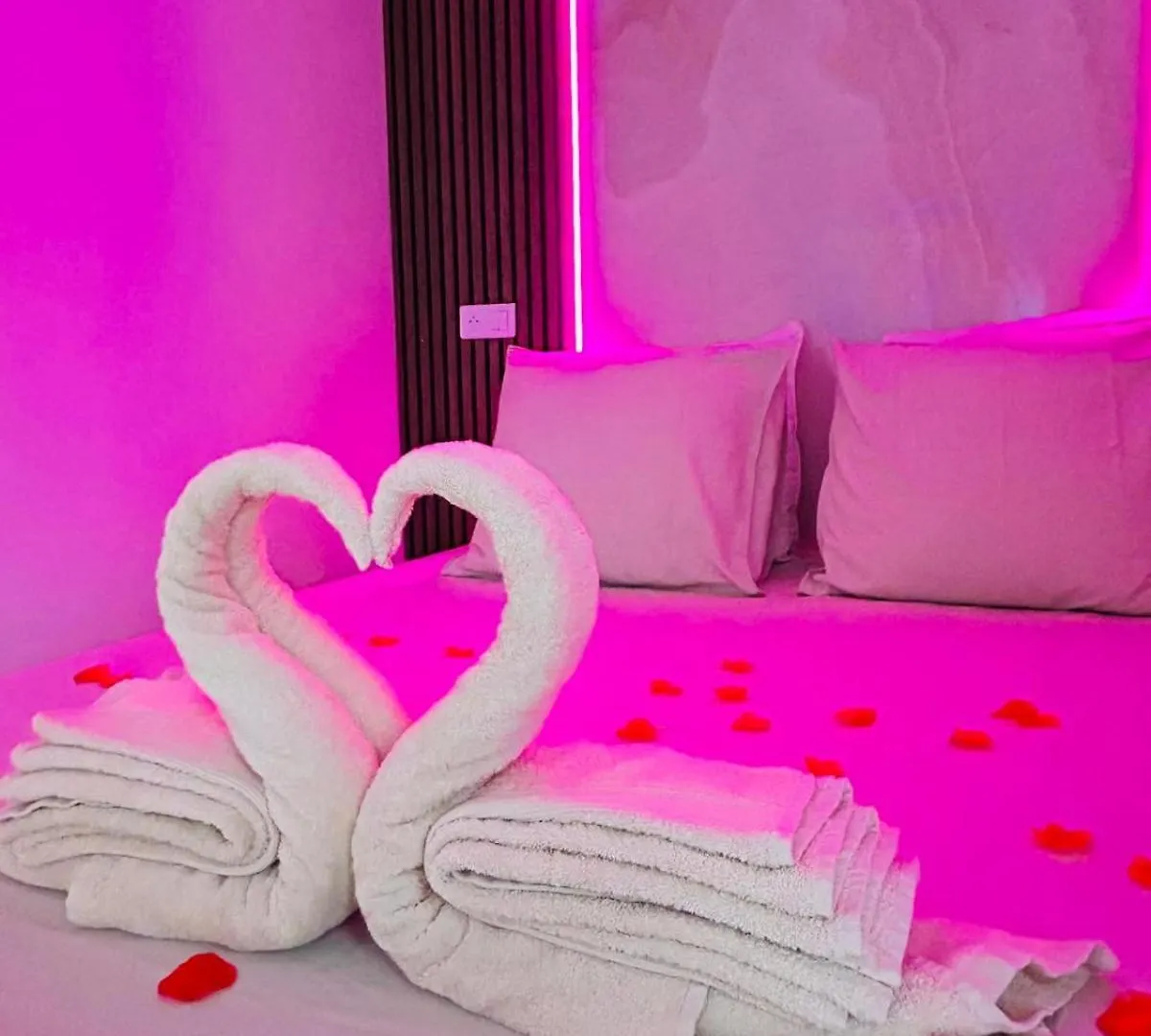 Intimate Escape - Seaside - Spa Bath - Wifi - Ac 니스
